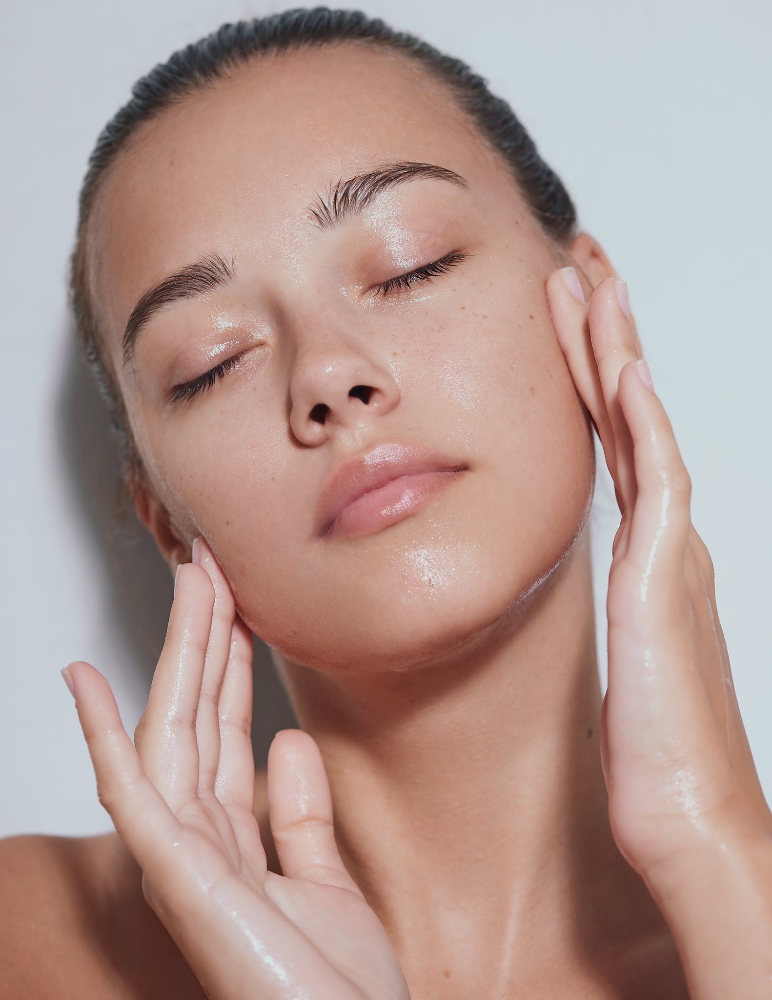 Decoding Skincare Treatments: Hydrafacial vs. Diamond Glow