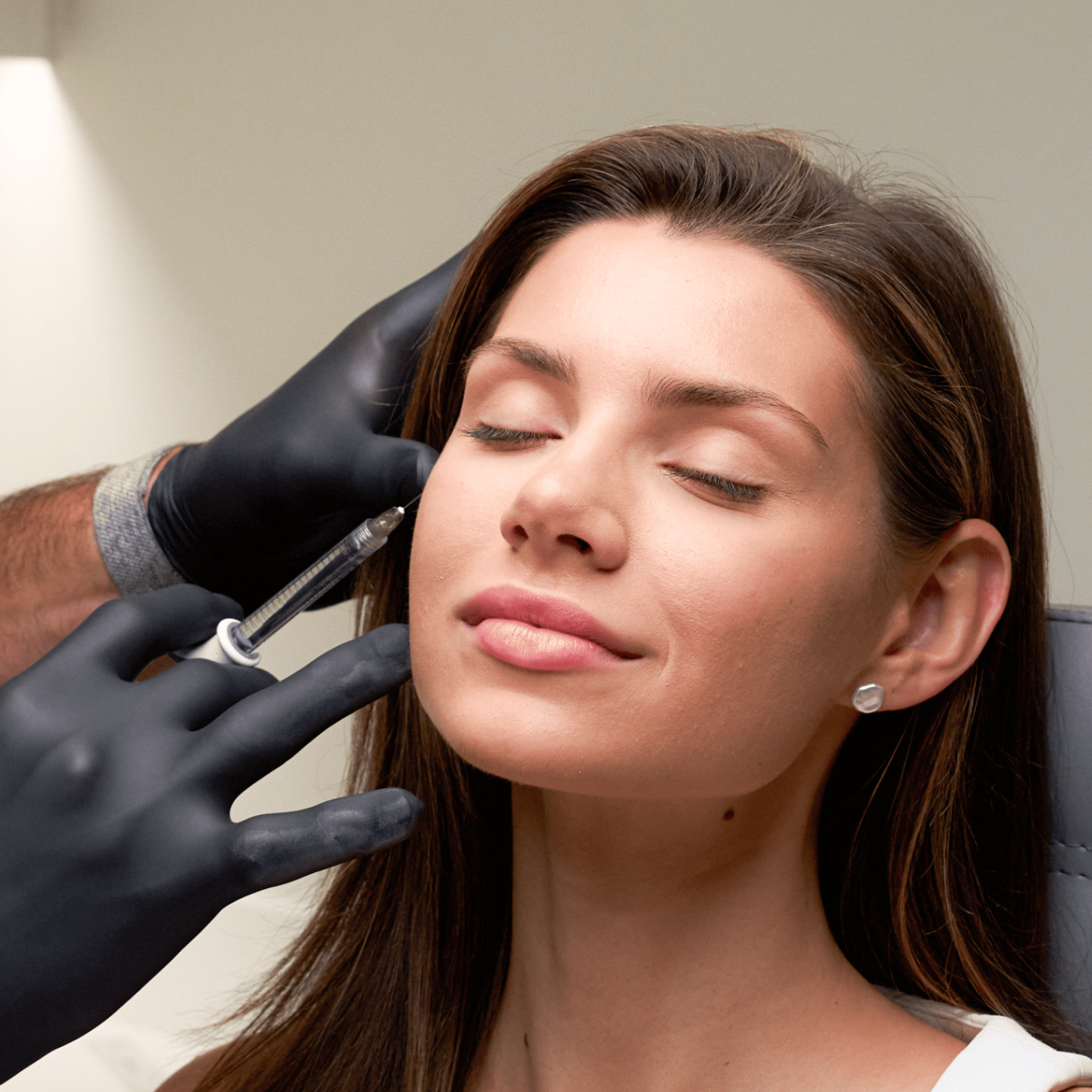 Non-Invasive Skin Treatments: 6 Options With Fast Results and No Downtime